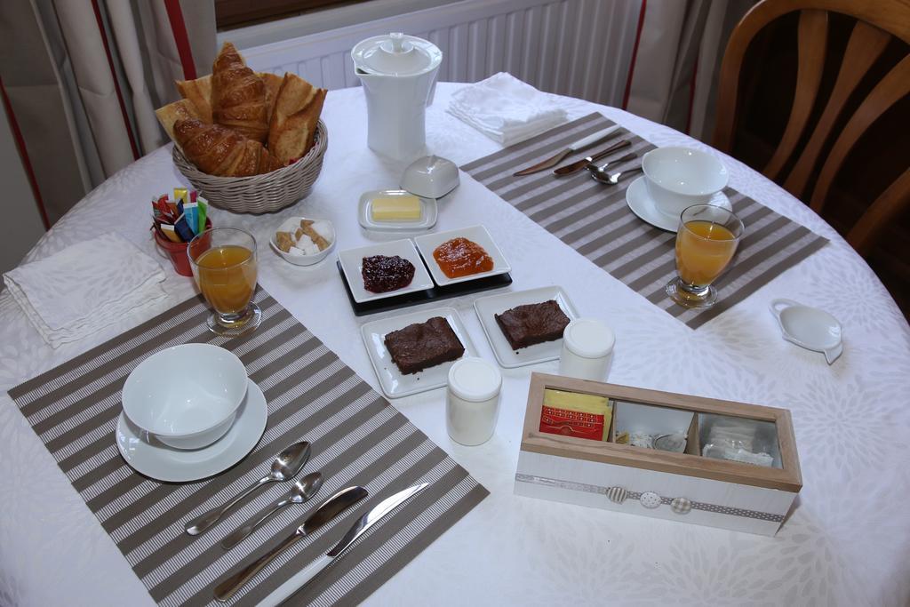 Manoir Le Mesnil Bed and Breakfast Saint-Martin-aux-Chartrains Buitenkant foto