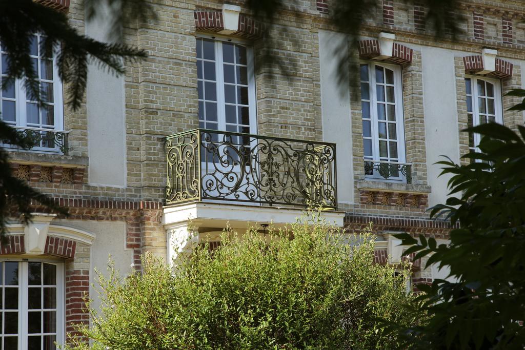 Manoir Le Mesnil Bed and Breakfast Saint-Martin-aux-Chartrains Buitenkant foto