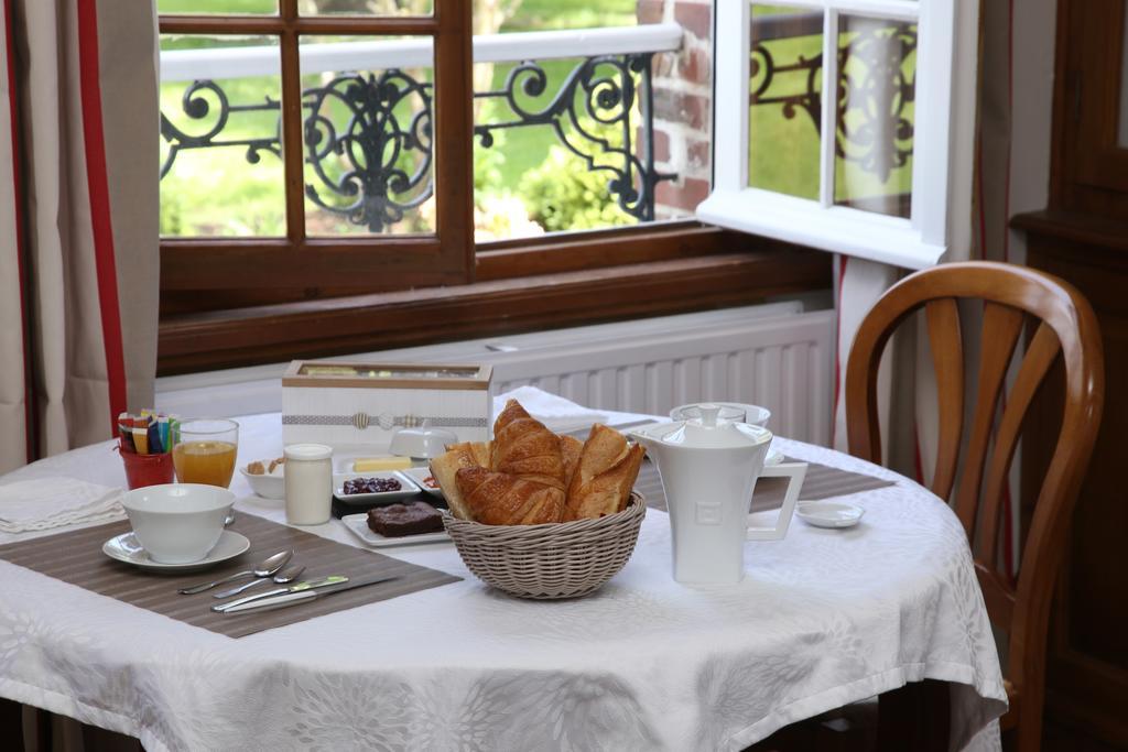 Manoir Le Mesnil Bed and Breakfast Saint-Martin-aux-Chartrains Buitenkant foto