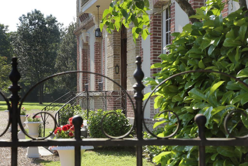 Manoir Le Mesnil Bed and Breakfast Saint-Martin-aux-Chartrains Buitenkant foto