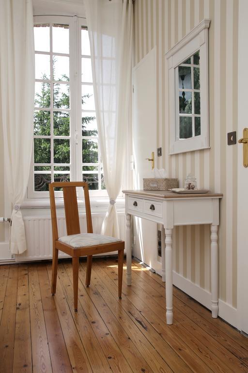 Manoir Le Mesnil Bed and Breakfast Saint-Martin-aux-Chartrains Buitenkant foto