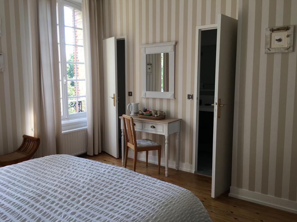 Manoir Le Mesnil Bed and Breakfast Saint-Martin-aux-Chartrains Buitenkant foto