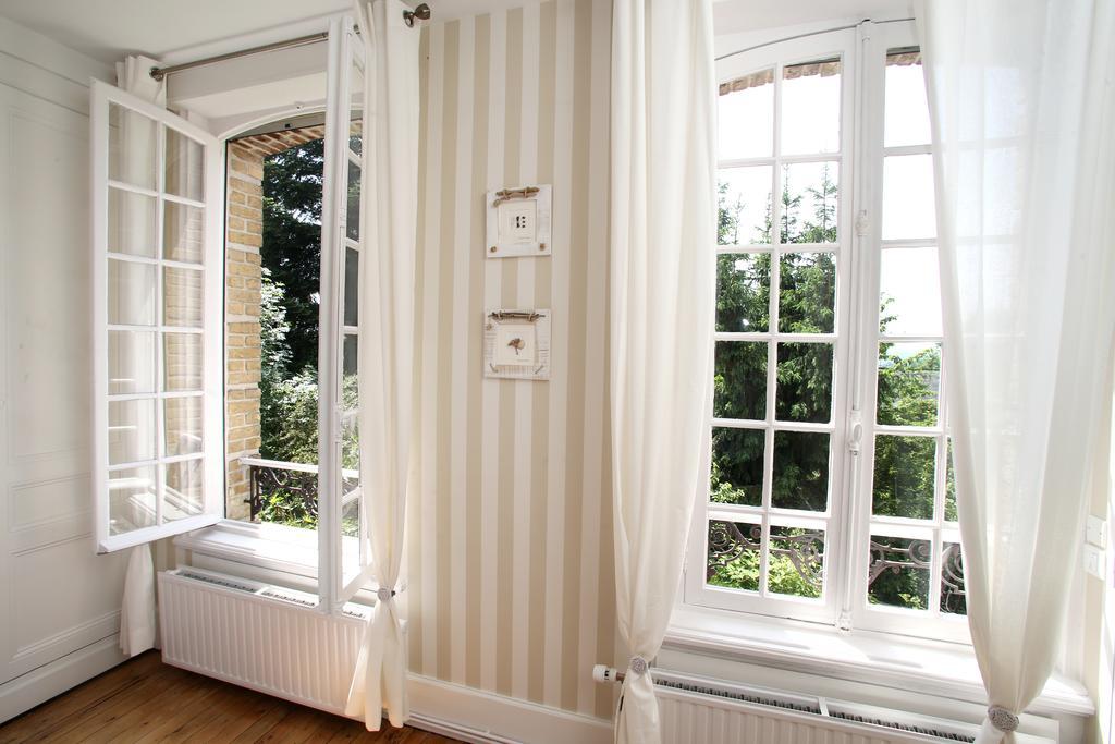 Manoir Le Mesnil Bed and Breakfast Saint-Martin-aux-Chartrains Buitenkant foto