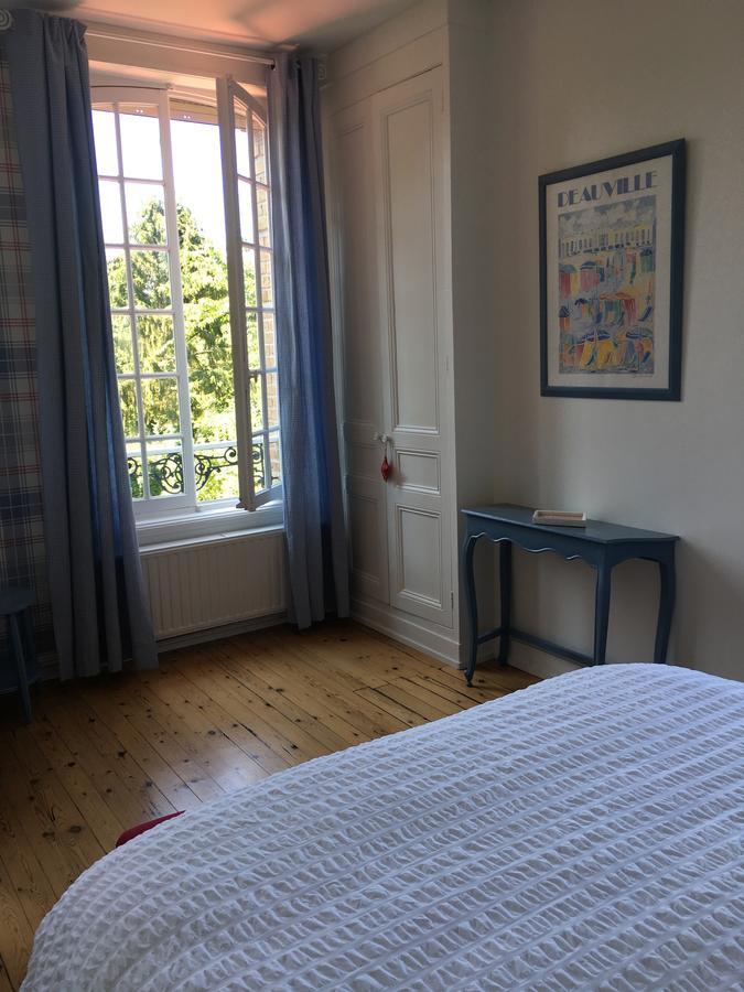Manoir Le Mesnil Bed and Breakfast Saint-Martin-aux-Chartrains Buitenkant foto